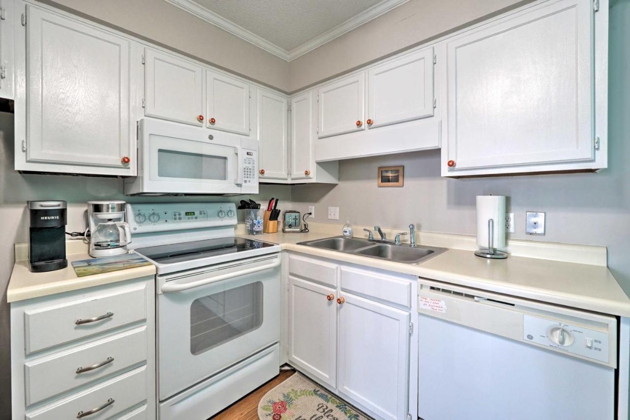 Condo With Balcony And Pool Walk To 2 Beach Accesses! Carolina Beach Eksteriør bilde