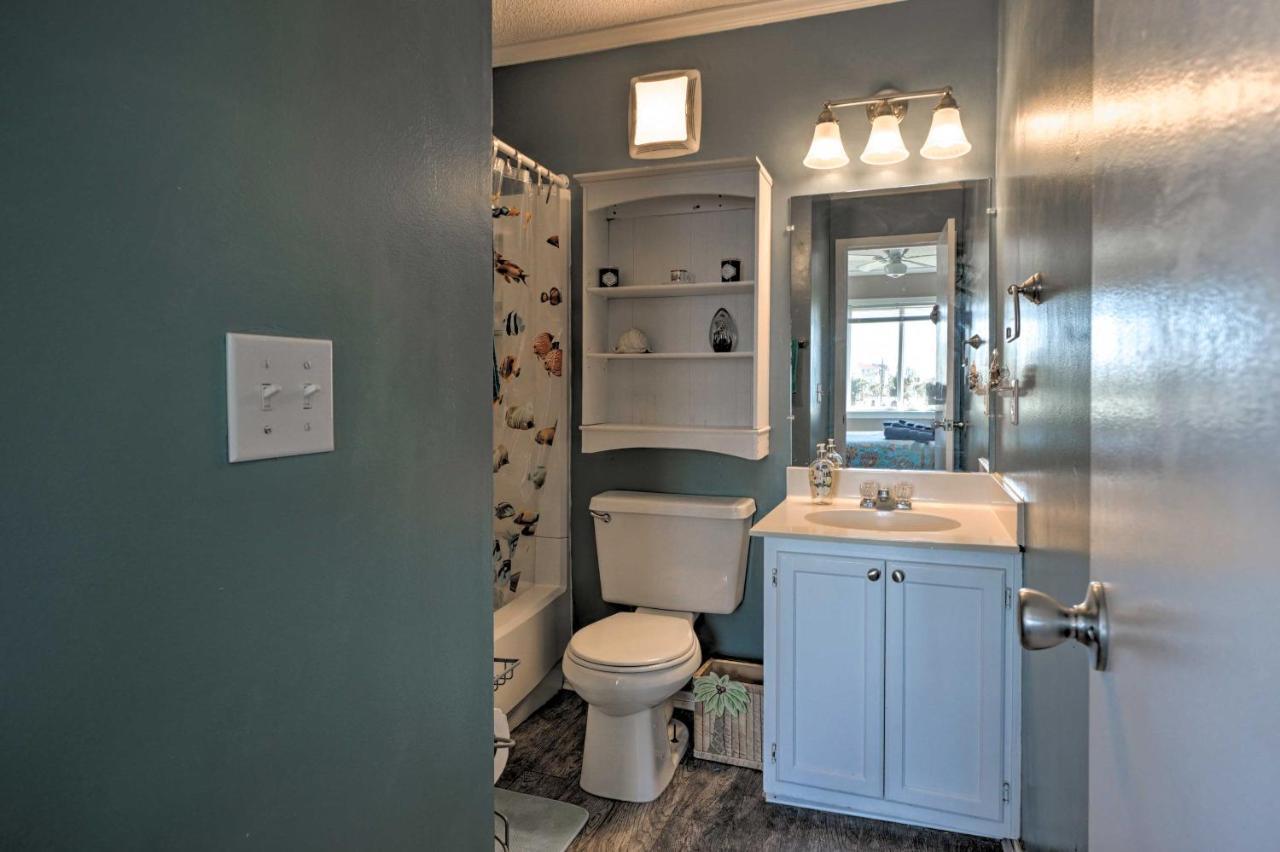 Condo With Balcony And Pool Walk To 2 Beach Accesses! Carolina Beach Eksteriør bilde