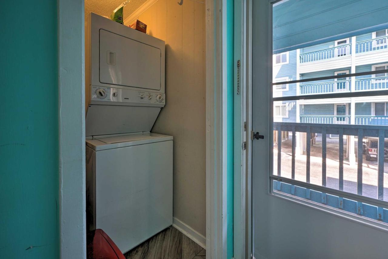 Condo With Balcony And Pool Walk To 2 Beach Accesses! Carolina Beach Eksteriør bilde